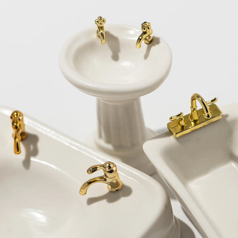 BATHROOM JEWELRY TRAY / Bathtub
